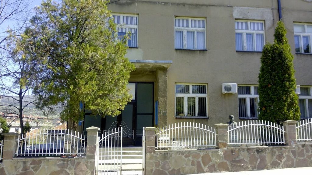 ТРИ ПОНУДЕ ЗА РЕНОВИРАЊЕ ОСНОВНЕ ШКОЛЕ 